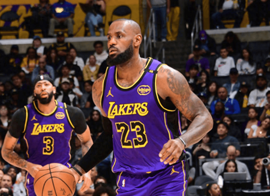 浓眉哥重要时刻持续失利，FPX带队取胜！