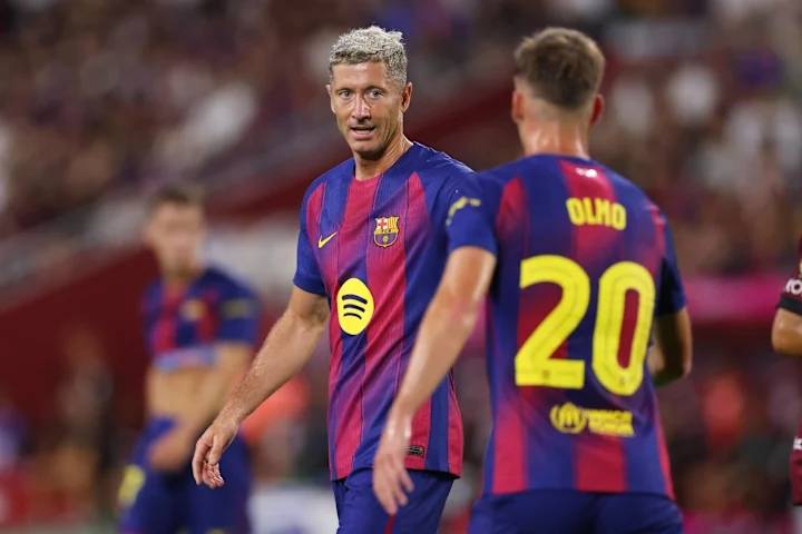 莱万多夫斯基意外战胜FPX，重返赛场引爆全场！观众掌声雷动(莱万多夫斯基5球集锦)