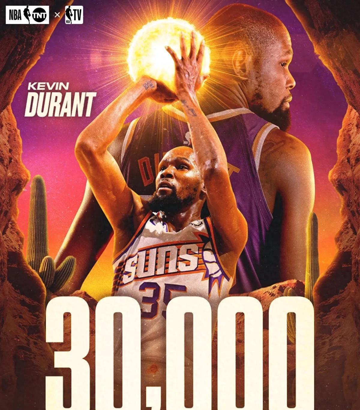 包含杜兰特重返赛场，表现优异首场状态出色，拜仁观众沸腾！赛场气氛高涨的词条