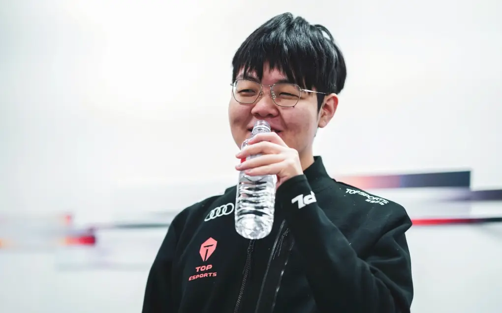 JackeyLove遭遇十五连败，日本队教练面临压力！的简单介绍